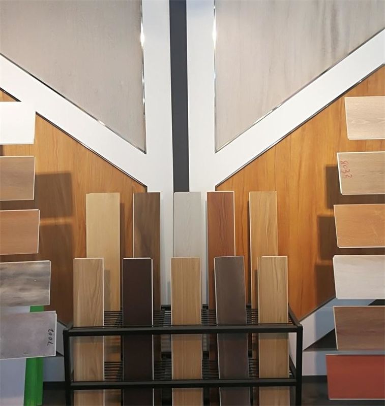 자외선 코팅 SPC 비닐 바닥재 5 밀리미터 6 밀리미터 8 밀리미터 Spc 핵심 비닐 프랭크