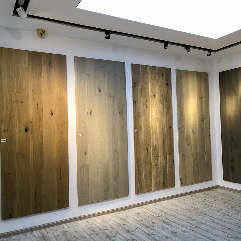 넓은 프랭크 세정은 주문형인 20 색깔에 바닥을 까는 오크 엔지니어드 우드를 압박했습니다