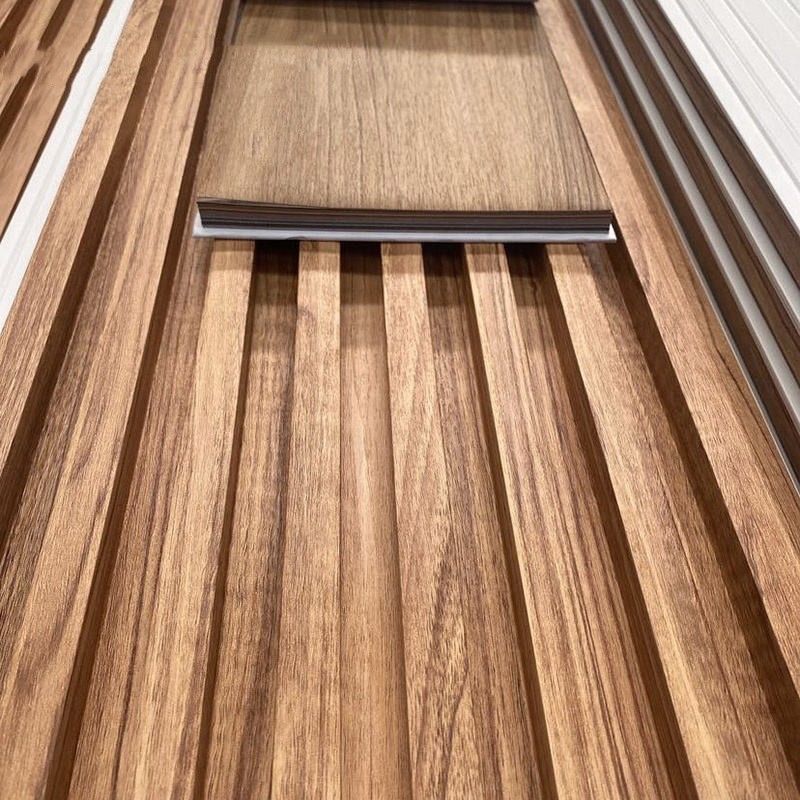 공장 실내 장식 PVC 코팅 클래딩 벽 보드 WPC 내부 플루팅 벽 패널