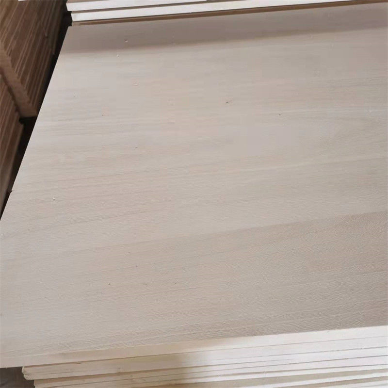 소매 가격 4 * 8ft 18mm 소나무 나무 손가락 결합 소나무 가장자리 고무판 뉴질랜드 가구 대성형 나무판