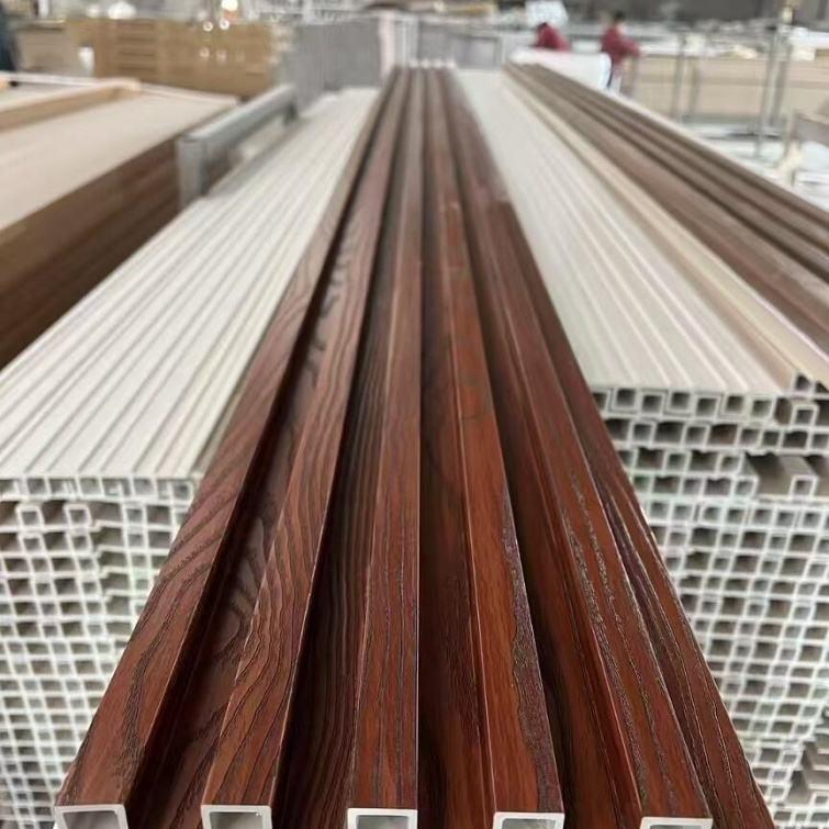 인테리어 WPC 플루트 벽 패널 3D PVC 나무 대안 야외 / 상업 / 부엌 / 체육관 패널 플라스틱 시트 방수 벽 패널