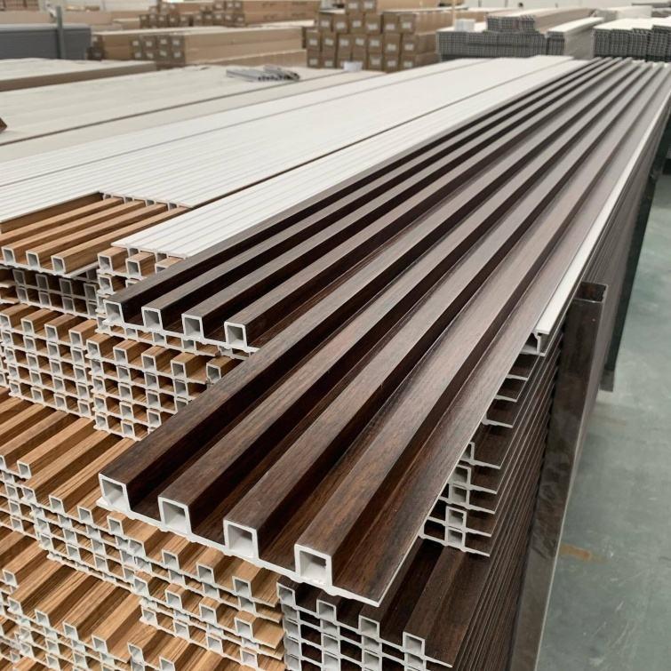 인테리어 WPC 플루트 벽 패널 3D PVC 나무 대안 야외 / 상업 / 부엌 / 체육관 패널 플라스틱 시트 방수 벽 패널