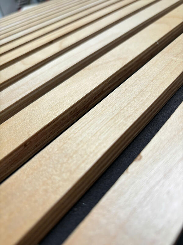 경쟁력 있는 가격의 목재 슬레이트 벽 패널 천장 목재 슬레이트 음향 패널