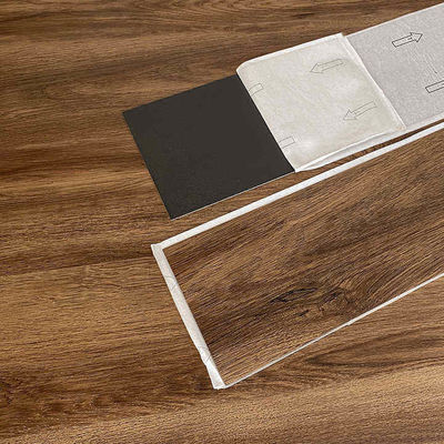 자가 접착식 PVC 바닥재 내마모성 유지 보수 용이