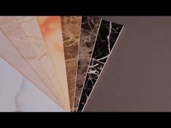 최신 PVC 대리석 잎 UV 코팅과 함께 거실에 방수 융합 설치.